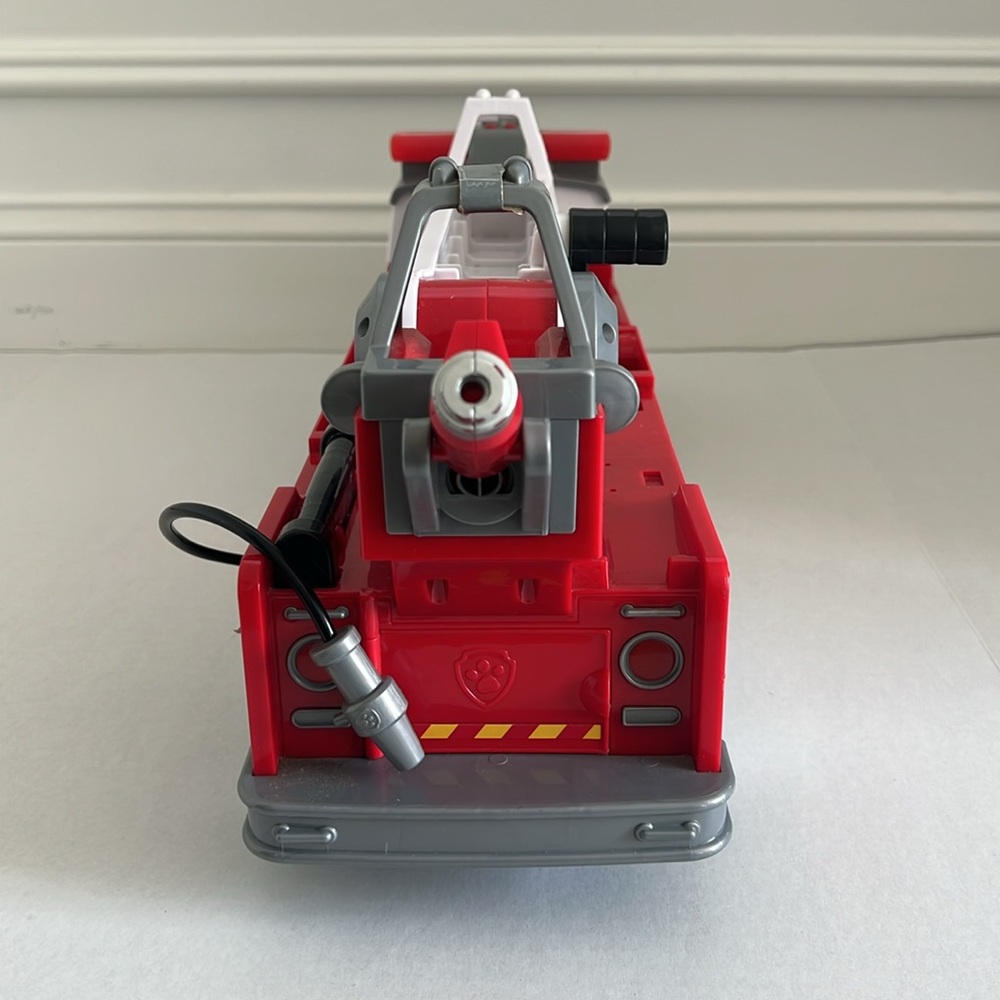 Paw Patrol Ultimate Rescue Fire Truck w/Extendable 2 ft. Tall Ladder Marshall - Picture 15 of 17